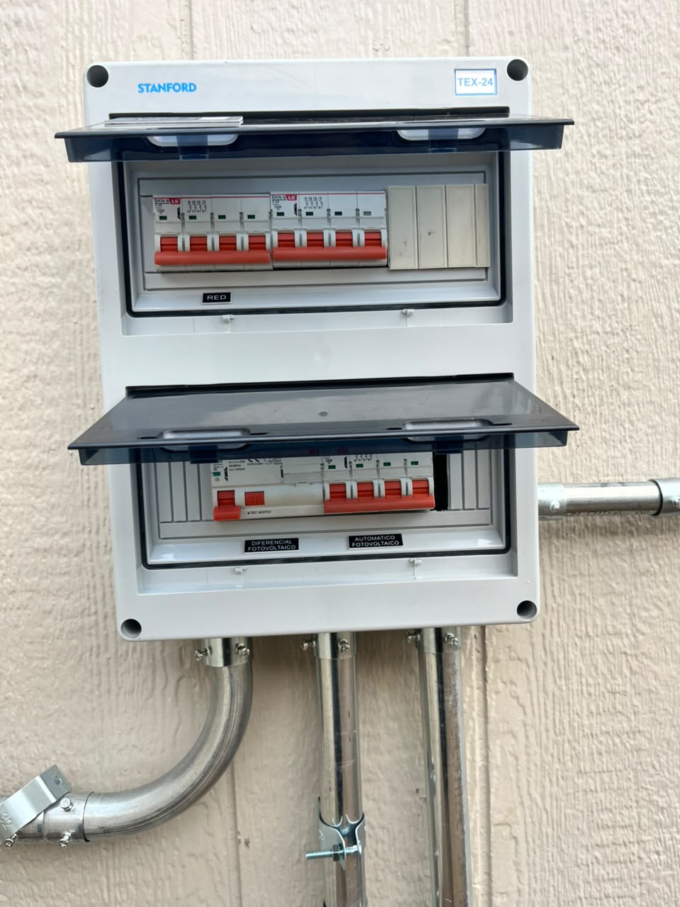 Tablero eléctrico con protecciones fotovoltaicas rotuladas